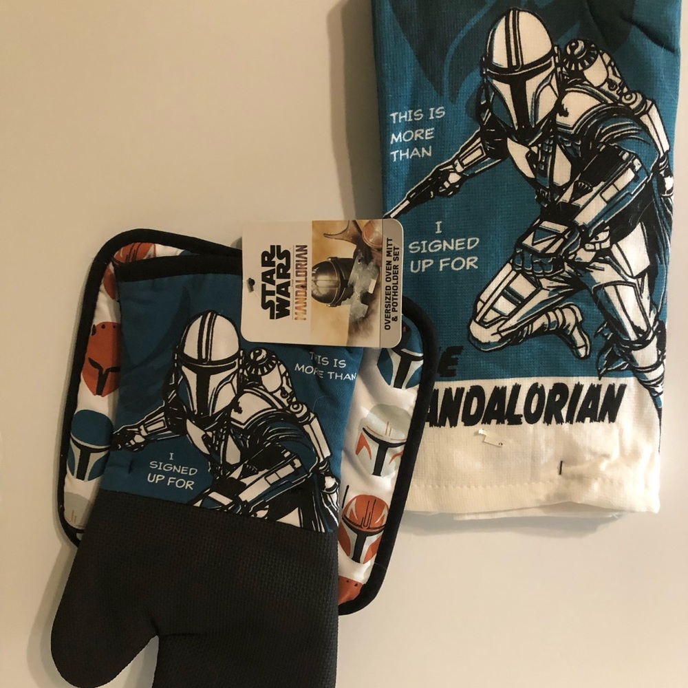 Star Wars Mandalorian Kitchen Set: 2 pack Kitchen Towels, Pot Holder & Oven Mitt